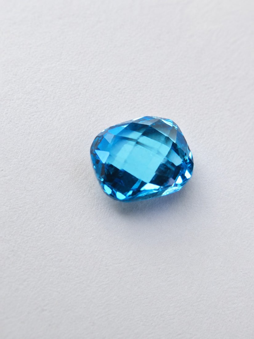 Natural Blue Topaz 10x10mm Cushion Cut Gemstone: Title: Natural Blue Topaz 10x10mm Cushion Cut Gemstone Description: Elegant natural Blue Topaz gemstone in a classic cushion cut measuring 10x10mm. Featuring a vibrant sky-blue colour and
