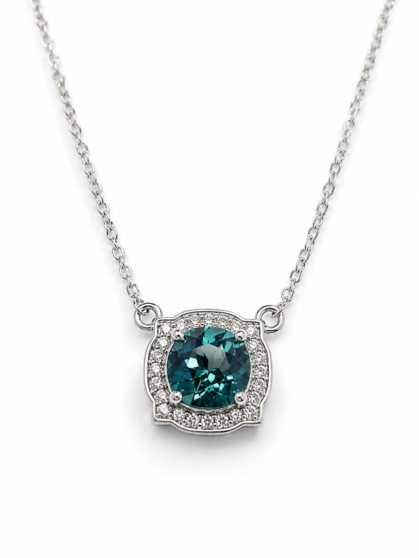 925 Sterling Silver Green Zircon Pendant Necklace – 9 mm Round Stone: Title: 925 Sterling Silver Green Zircon Pendant Necklace – 9 mm Round Stone Description: Elegant sterling silver 925 necklace featuring a brilliant 9 mm round green zircon centerpiece framed by