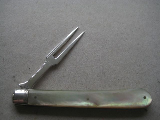Victorian Mother of Pearl Hafted Matching Silver Bladed Folding Fruit Knife and Folding Fork - 11