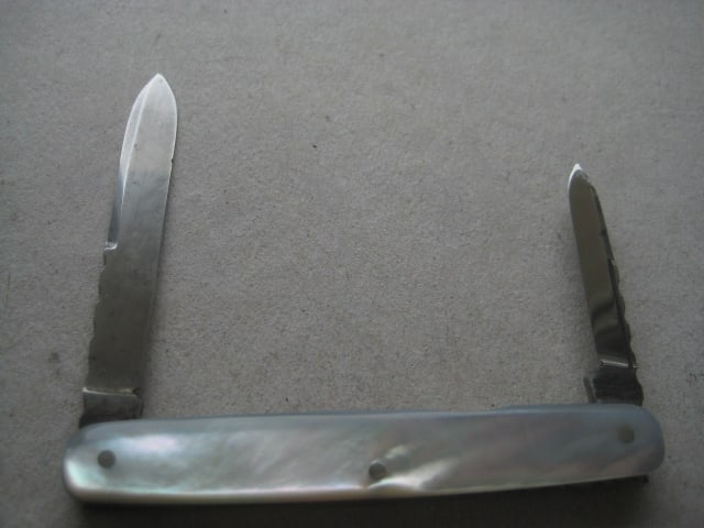 Victorian Mother of Pearl Hafted Twin Steel Bladed Penknife - 2