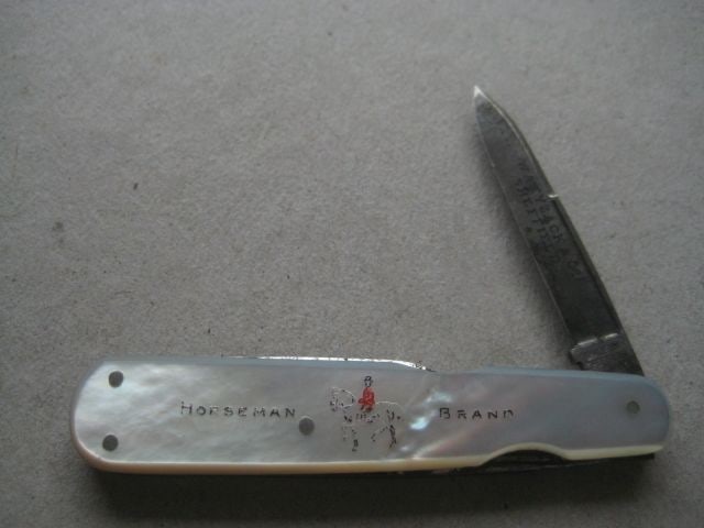 Victorian Horseman Brand Etched Mother of Pearl Hafted Multibladed Penknife: Title: Victorian Horseman Brand Etched Mother of Pearl Hafted Multibladed Penknife Description: Victorian Mother of Pearl Hafted Horseman Brand Etched Multi-Bladed Penknife. There are