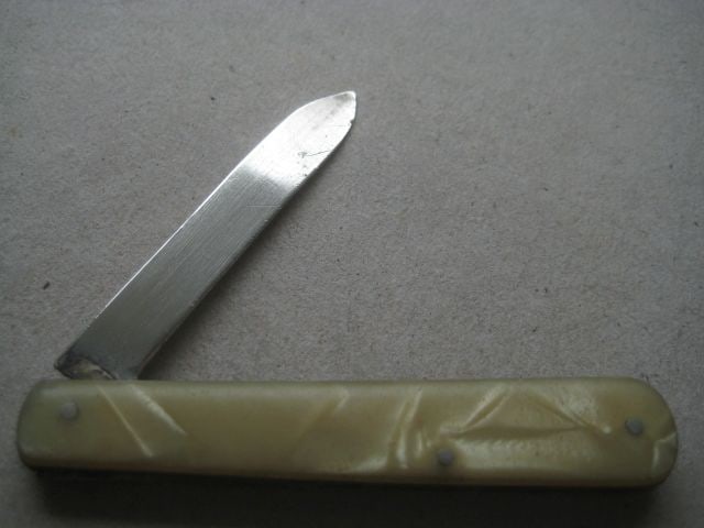 George V Yellow Bakerlite Plastic Hafted Silver Bladed Folding Fruit Knife - 2