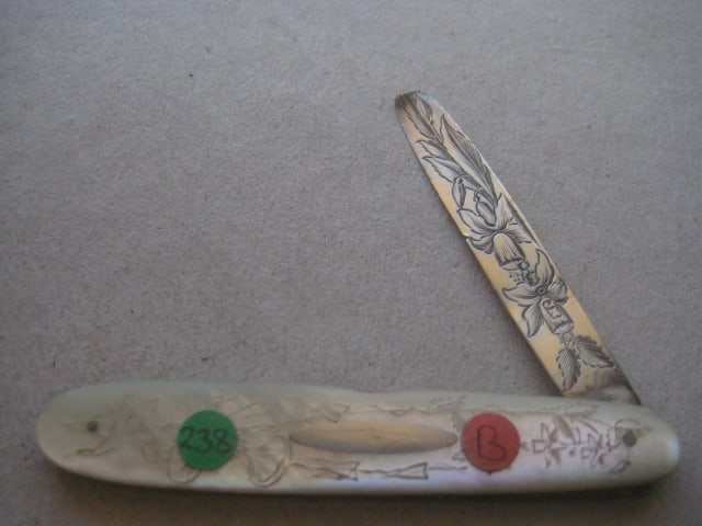 Victorian Mother of Pearl Hafted Silver Bladed Folding Fruit Knife: Title: Victorian Mother of Pearl Hafted Silver Bladed Folding Fruit Knife Description: Victorian Mother of Pearl Hafted Silver Bladed Folding Fruit Knife. The handle is e