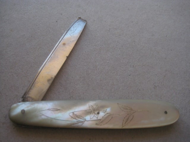 Victorian Mother of Pearl Hafted Silver Bladed Folding Fruit Knife - 2