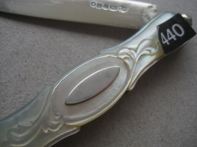 Victorian Mother of Pearl Hafted Silver Bladed Folding Fruit Knife - 4