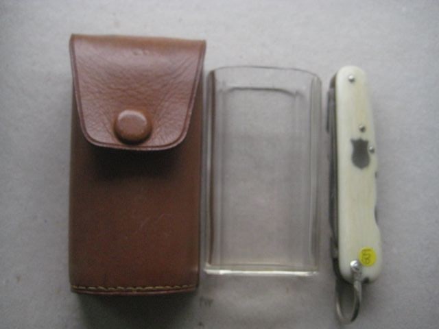 Victorian Cased Bone Hafted Multi-Bladed Penknife: Title: Victorian Cased Bone Hafted Multi-Bladed Penknife Description: Victorian Cased Bone Hafted Multi-Bladed Penknife on a Suspension Loop. The knife has six steel blades, and a pair