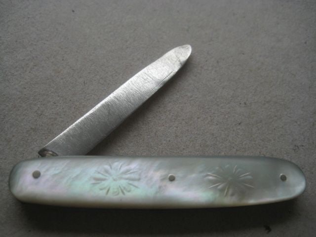 Victorian Mother of Pearl Hafted Silver Bladed Folding Fruit Knife - 2