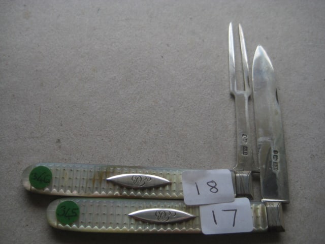 Rare George III Matching Mother of Pearl Hafted Silver Bladed Folding Fruit Knife and Fork: Title: Rare George III Matching Mother of Pearl Hafted Silver Bladed Folding Fruit Knife and Fork Description: Rare George III Mother of Pearl Hafted Matching Silver Bladed Folding Fruit Knif