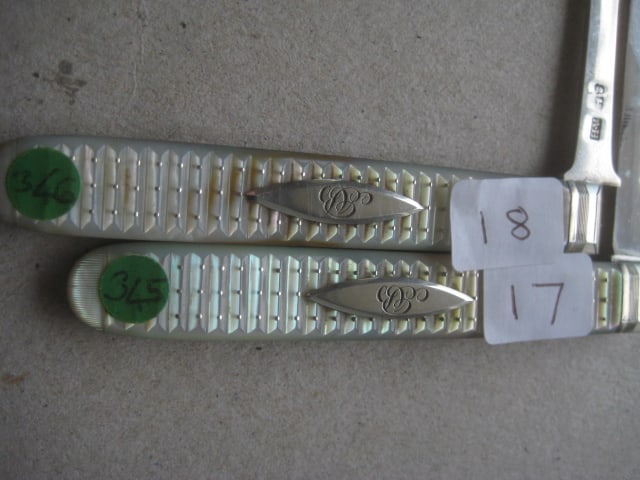 Rare George III Matching Mother of Pearl Hafted Silver Bladed Folding Fruit Knife and Fork - 2