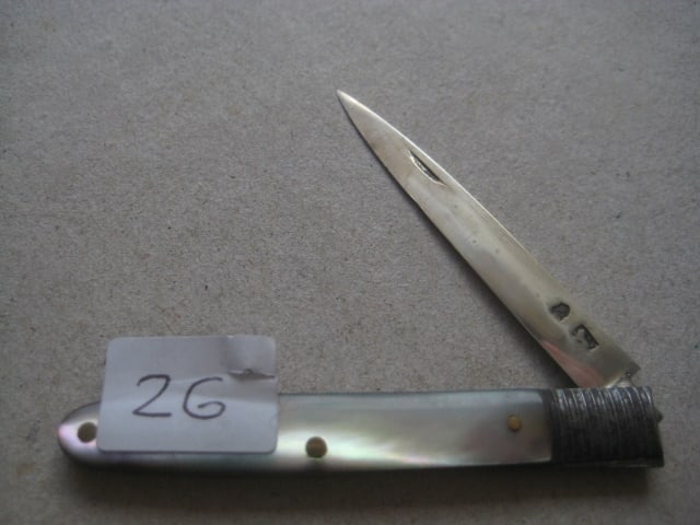 George III Mother of Pearl Hafted Silver Bladed Folding Fruit Knife: Title: George III Mother of Pearl Hafted Silver Bladed Folding Fruit Knife Description: George III Mother of Pearl Hafted Silver Bladed Folding Fruit Knife. The handle is plain