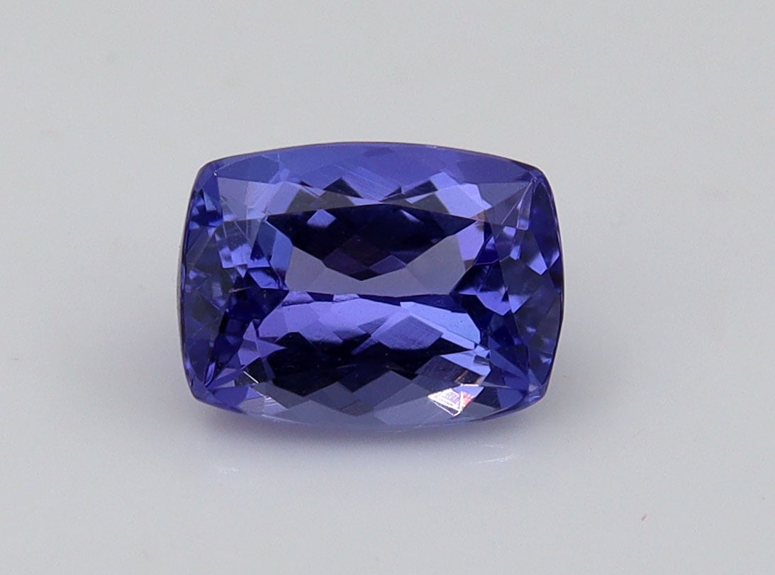 Tanzanite, 1.66 Ct: Title: Tanzanite, 1.66 Ct Description: Species: Zoisite Variety: Tanzanite Shape: Rectangular Cushion Measurements: 8.02x6.01x4.17mm Colour: Bluish Violet Certificate: