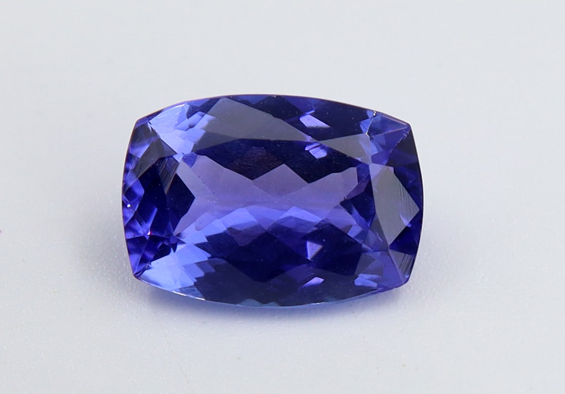 Tanzanite, 2.37 Ct: Title: Tanzanite, 2.37 Ct Description: Species: Zoisite Variety: Tanzanite Shape: Rectangular Cushion Measurements: 10.01x7.09x4.17mm Colour: Bluish Violet&n