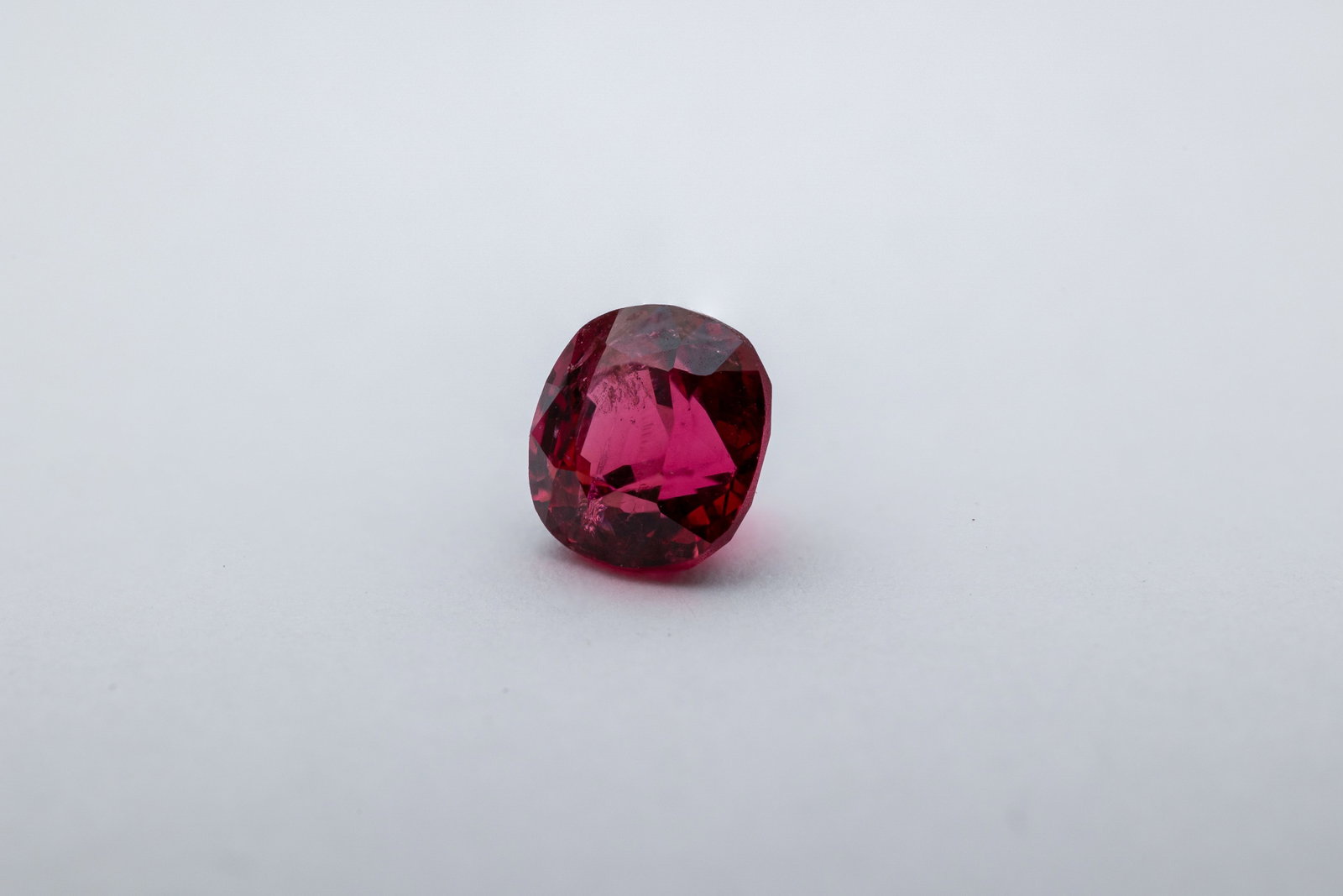 Spinel 0.86 Ct - 2