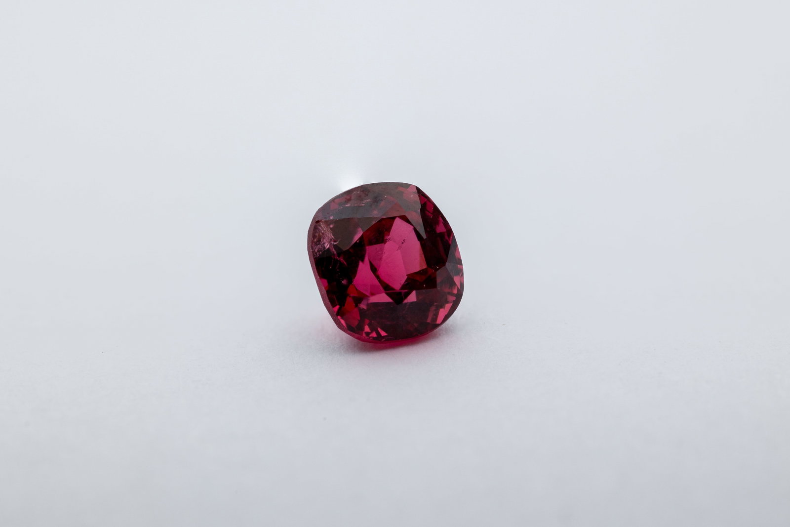 Spinel 0.86 Ct - 3