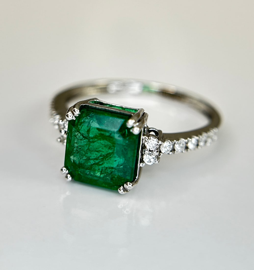 Beautiful Natural Emerald 2.30 CT With Natural Diamonds & 18k Gold - 7