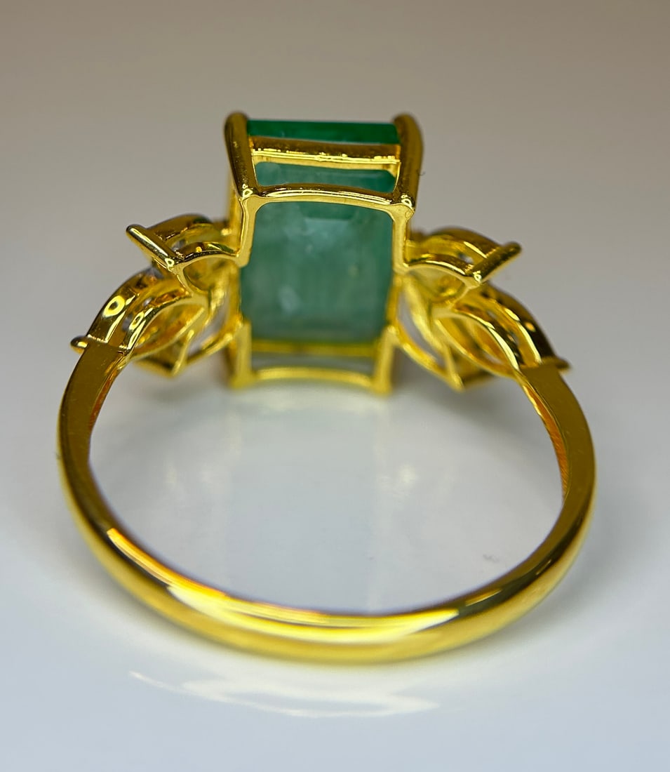 Beautiful Natural Emerald 4.32 CT With Natural Diamonds & 18k Gold - 8