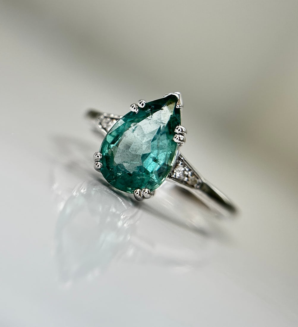 Beautiful Natural Emerald 1.81 CT With Natural Diamonds & 18k Gold - 10