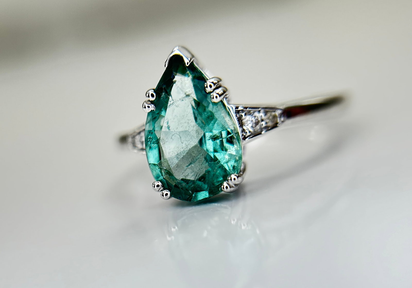 Beautiful Natural Emerald 1.81 CT With Natural Diamonds & 18k Gold - 2
