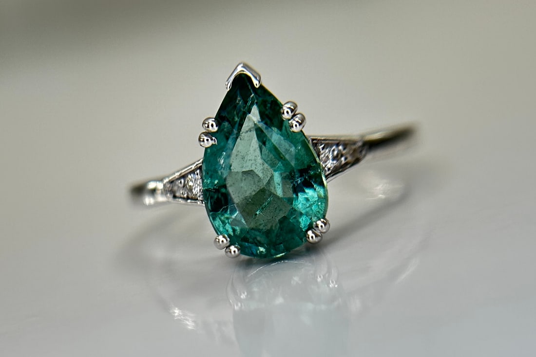 Beautiful Natural Emerald 1.81 CT With Natural Diamonds & 18k Gold - 3