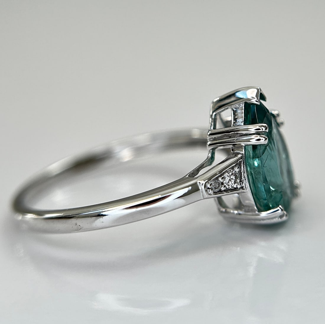 Beautiful Natural Emerald 1.81 CT With Natural Diamonds & 18k Gold - 7