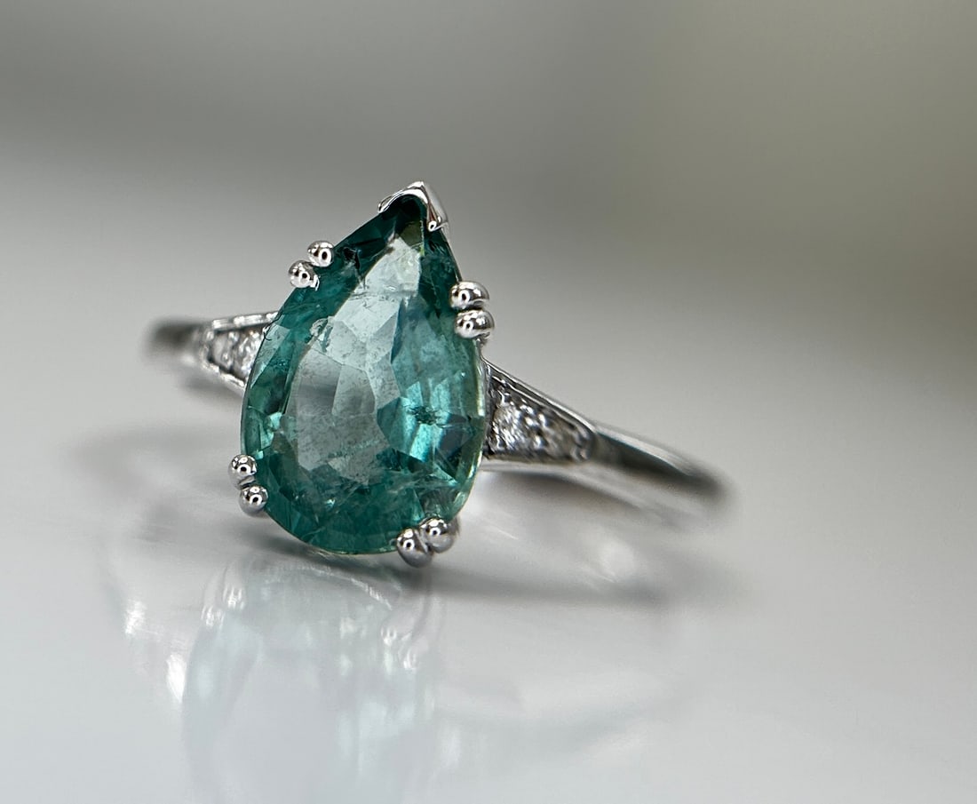 Beautiful Natural Emerald 1.81 CT With Natural Diamonds & 18k Gold - 9