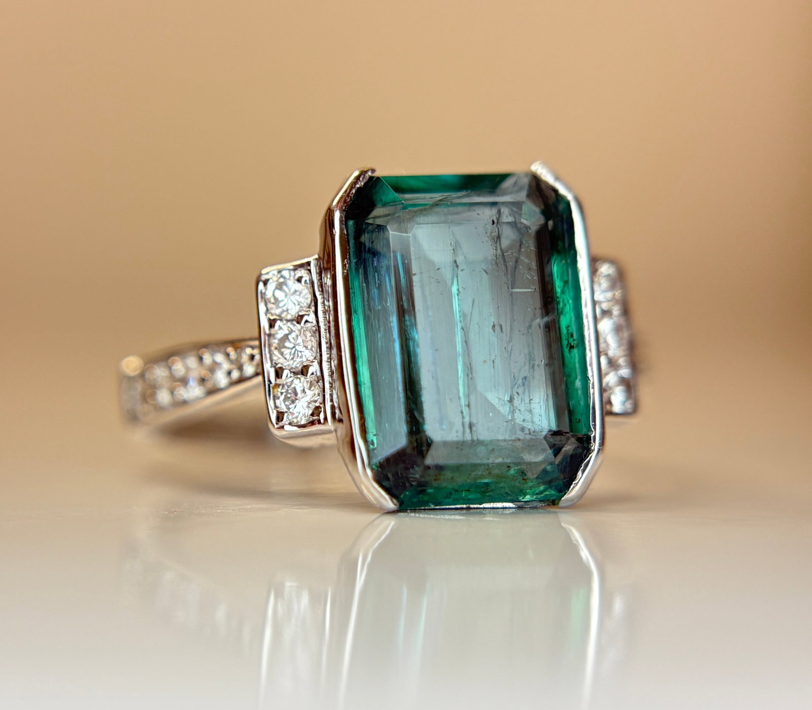 Beautiful 2.45 CT Natural Emerald With Natural Diamonds & 18k Gold (1 of 11)