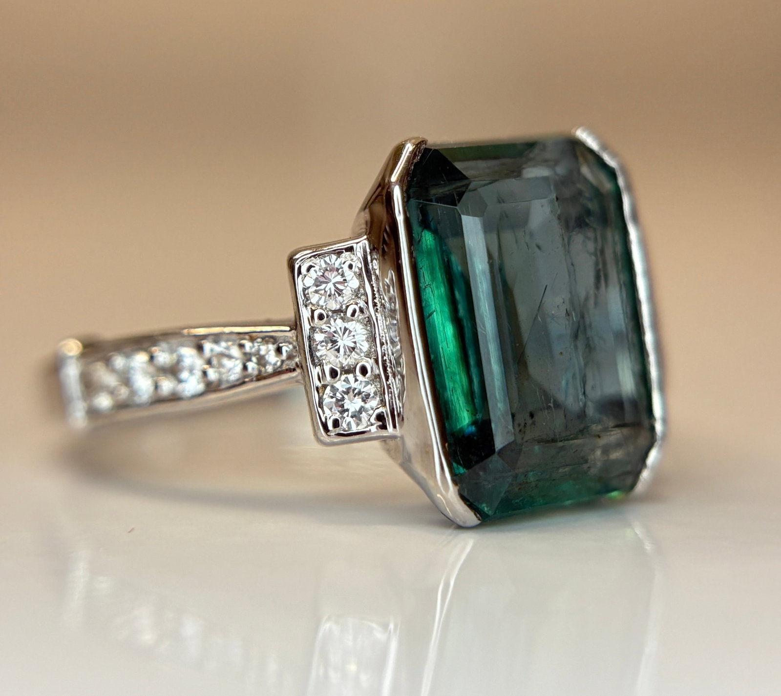 Beautiful 2.45 CT Natural Emerald With Natural Diamonds & 18k Gold - 3