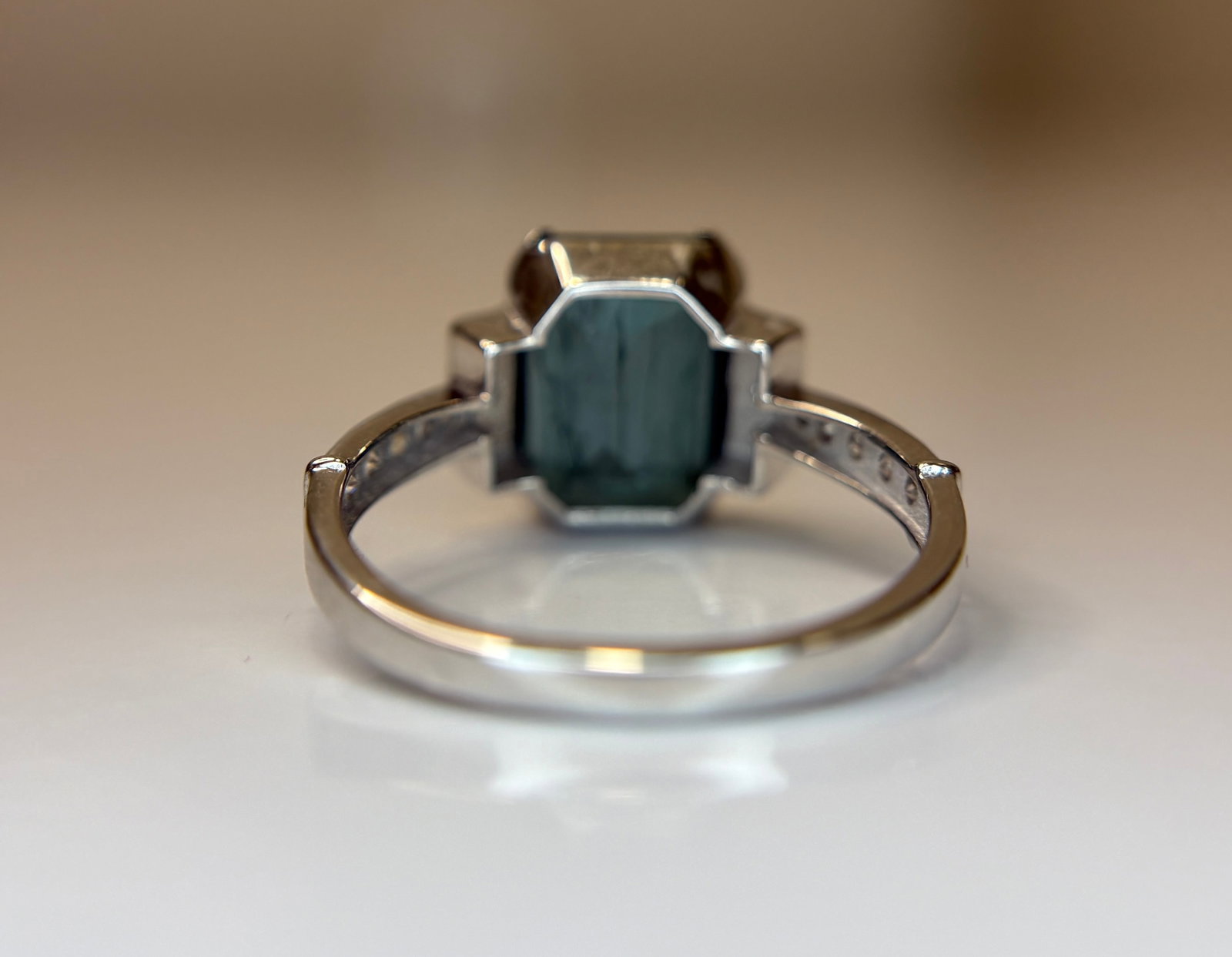 Beautiful 2.45 CT Natural Emerald With Natural Diamonds & 18k Gold - 9