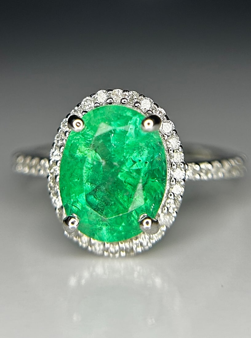 Beautiful 2.71ct Natural Emerald With Natural Diamonds & 18k Gold: Title: Beautiful 2.71ct Natural Emerald With Natural Diamonds & 18k Gold Description: Beautiful 2.71ct Natural Emerald With Natural Diamonds & 18k Gold Description: Total Carat
