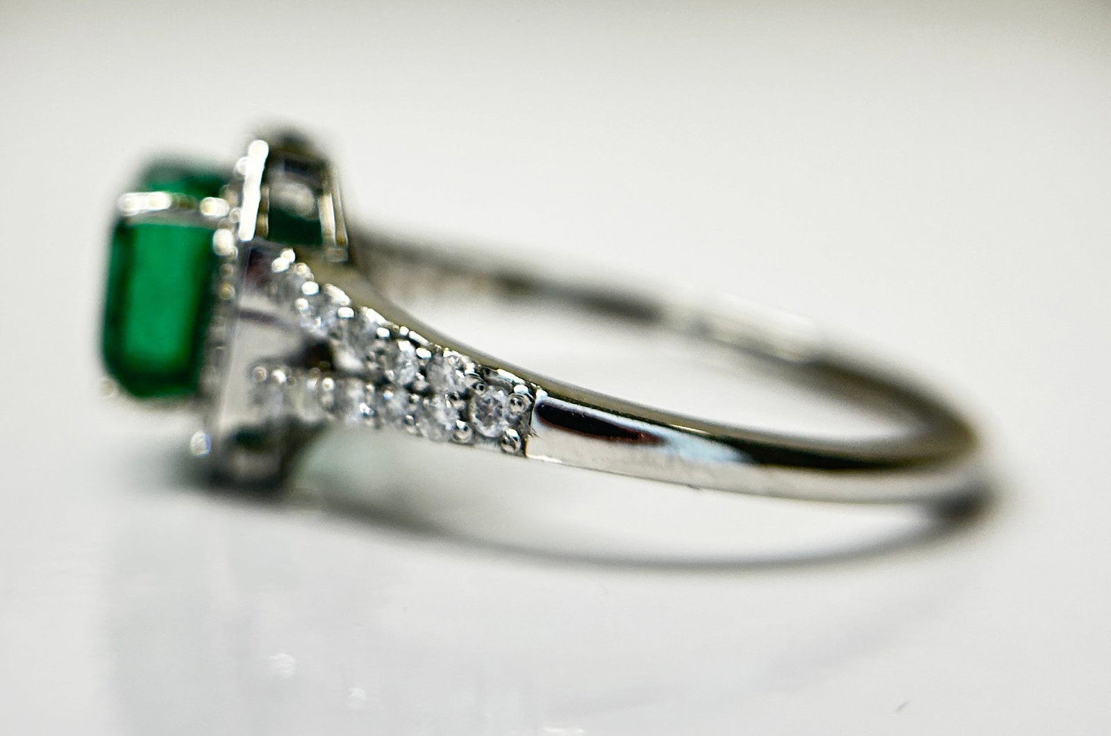 Beautiful 1.64 CT Natural Emerald Ring With Natural Diamonds & Platinum 950 - 4