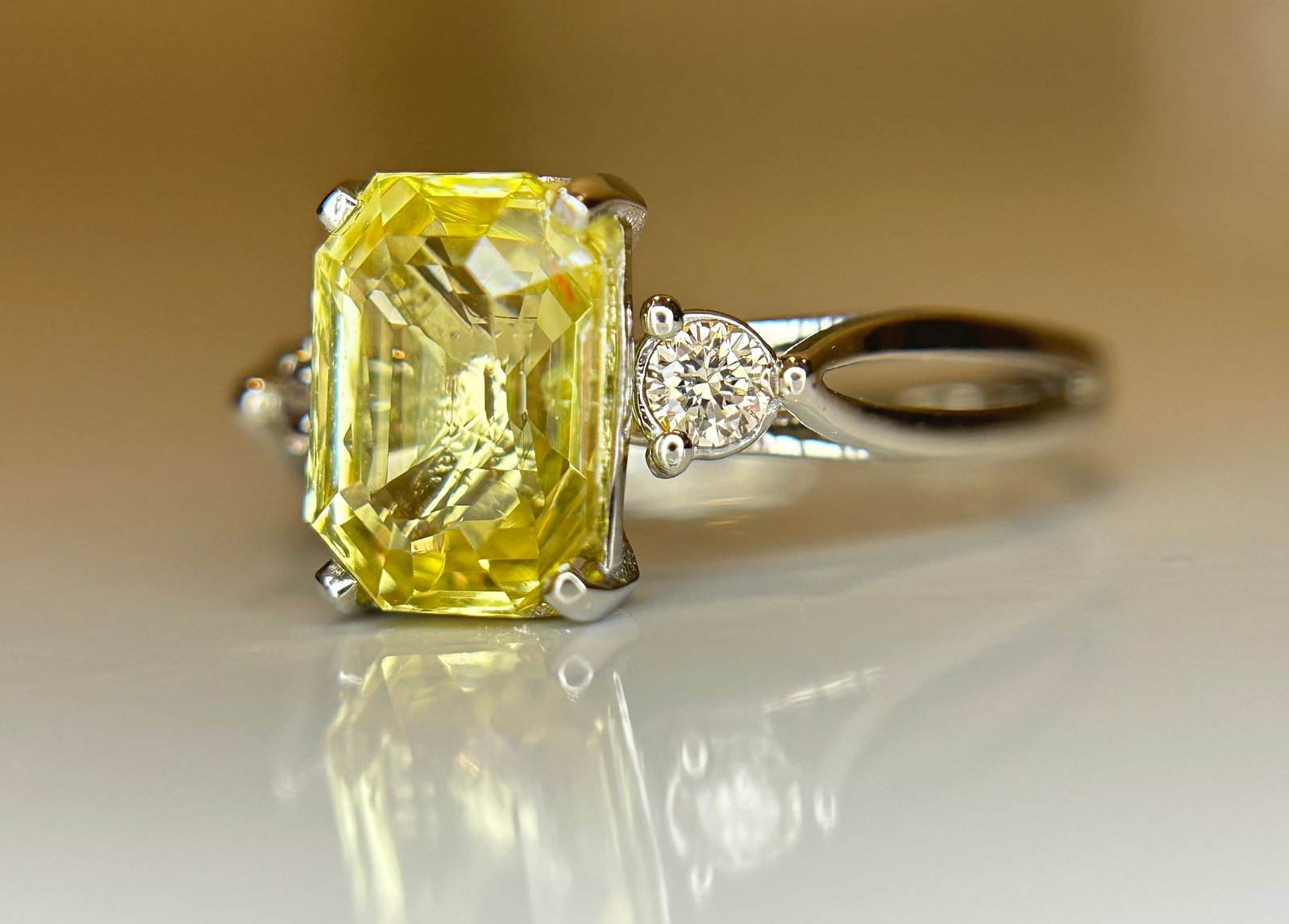 Beautiful 2.40ct Unheated Untreated Natural Ceylon Yellow Sapphire Diamonds & 950 Platinum - 3