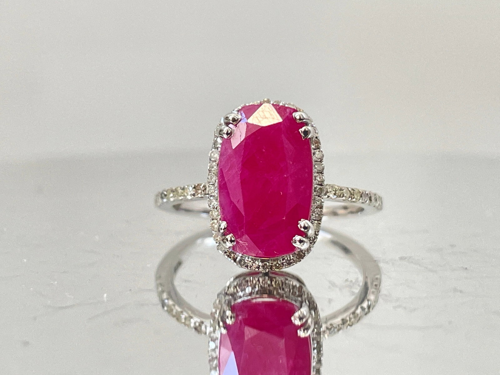 Natural Burma Ruby 4.12 Ct With Natural Diamonds & 18k Gold - 2