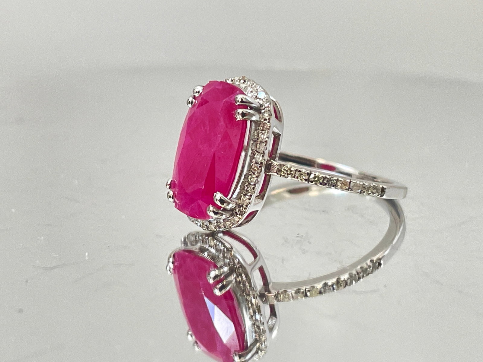 Natural Burma Ruby 4.12 Ct With Natural Diamonds & 18k Gold - 3