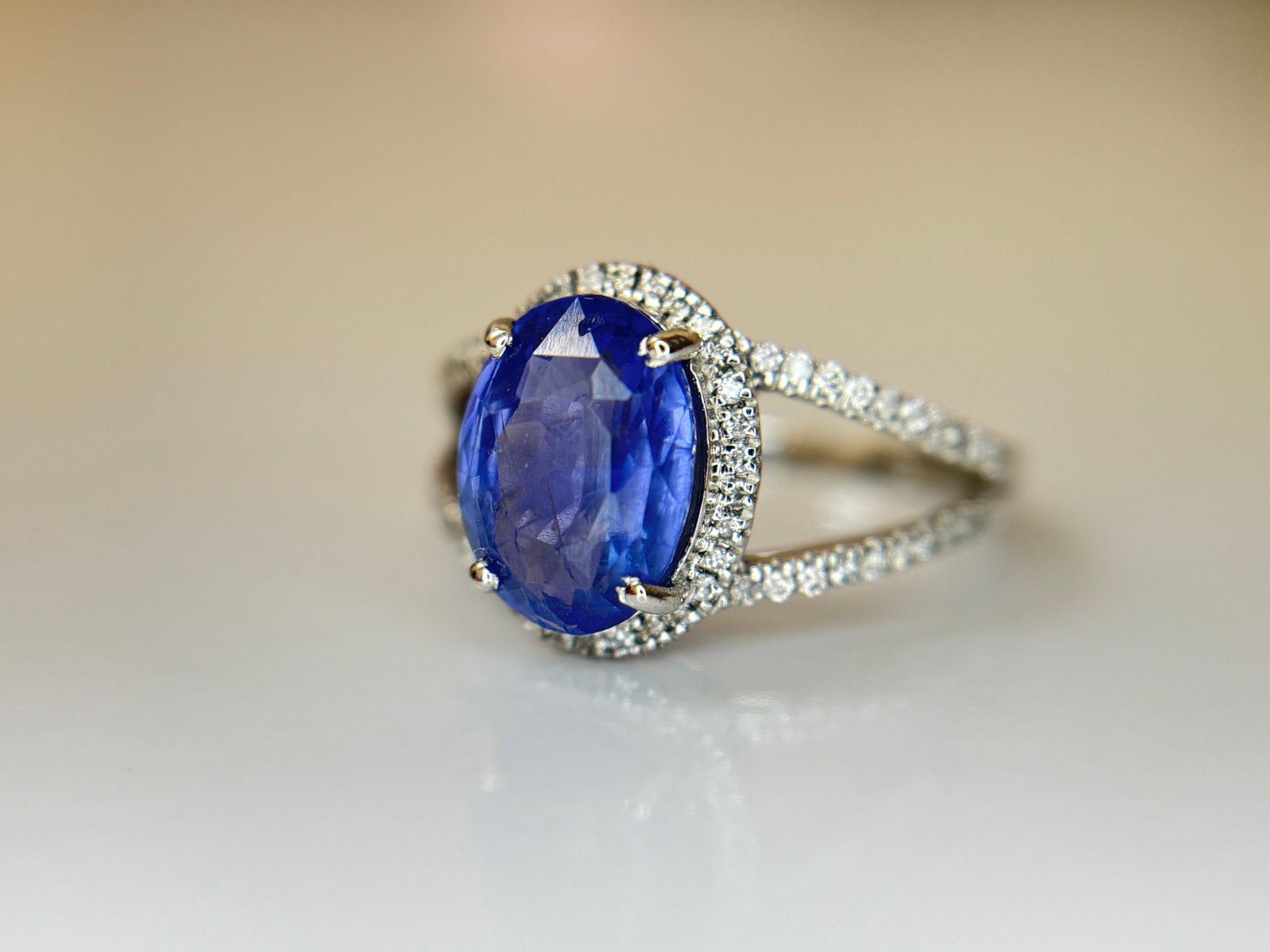 Beautiful 2.83 CT Natural Ceylon Cornflour Blue Sapphire Diamonds & 18k Gold - 2