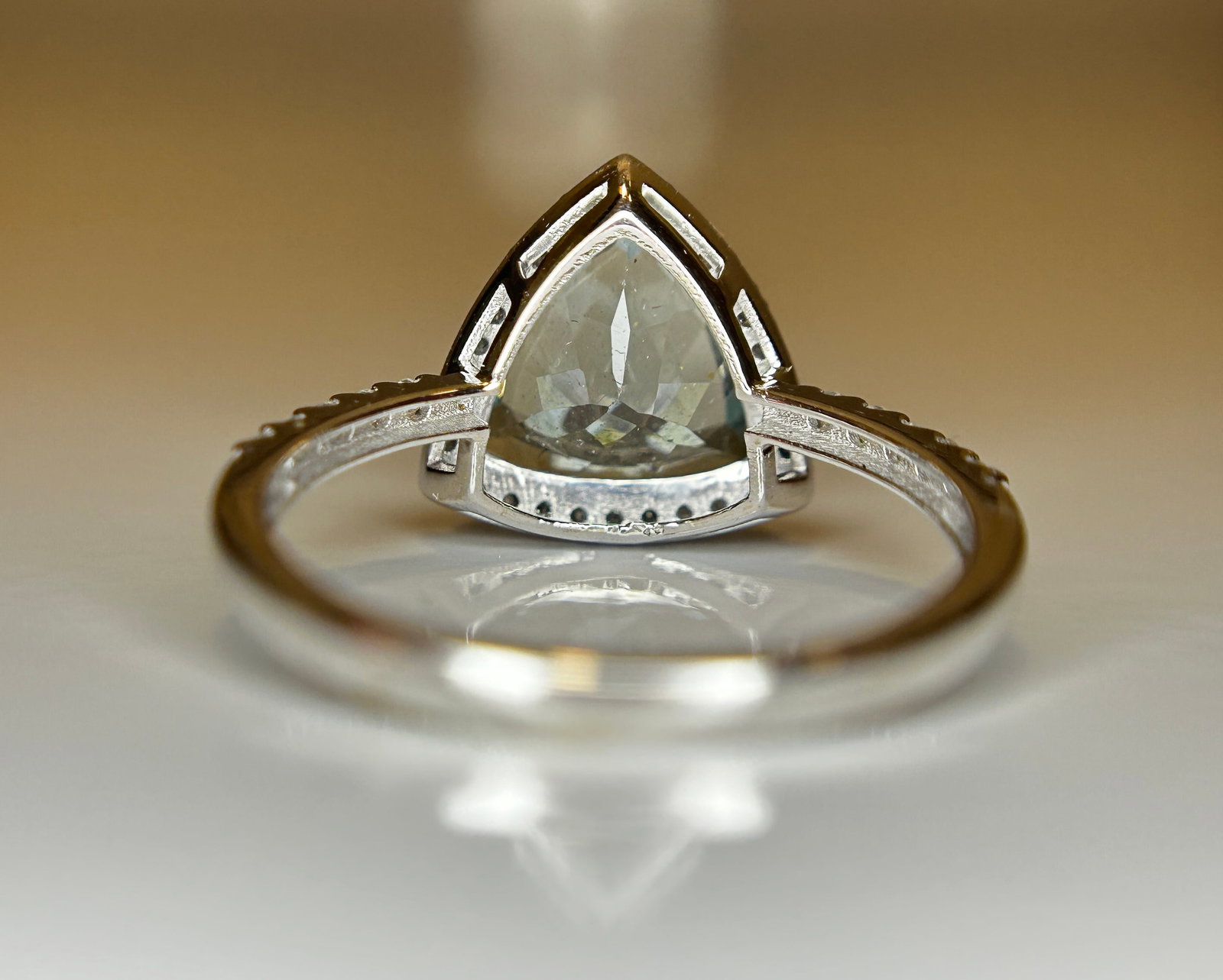 Beautiful 1.86 CT Natural Aquamarine Ring With Natural Diamonds & 18k White Gold - 3