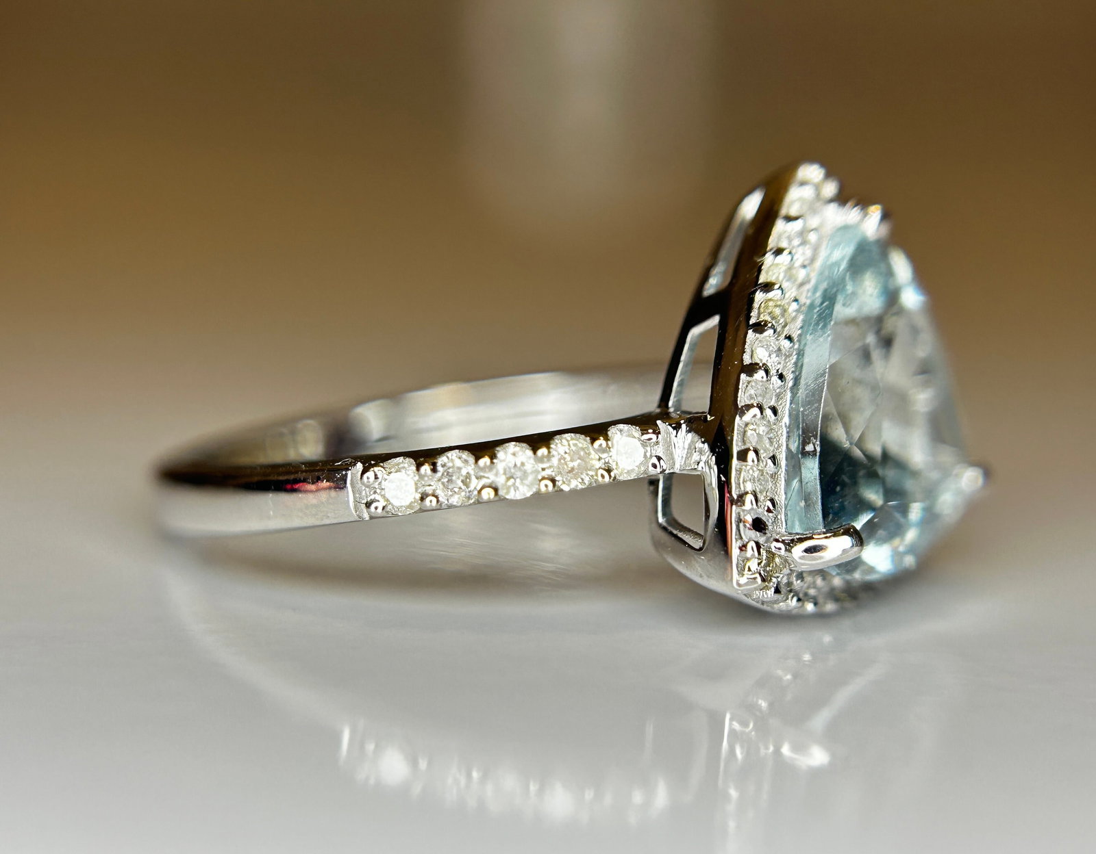 Beautiful 1.86 CT Natural Aquamarine Ring With Natural Diamonds & 18k White Gold - 5
