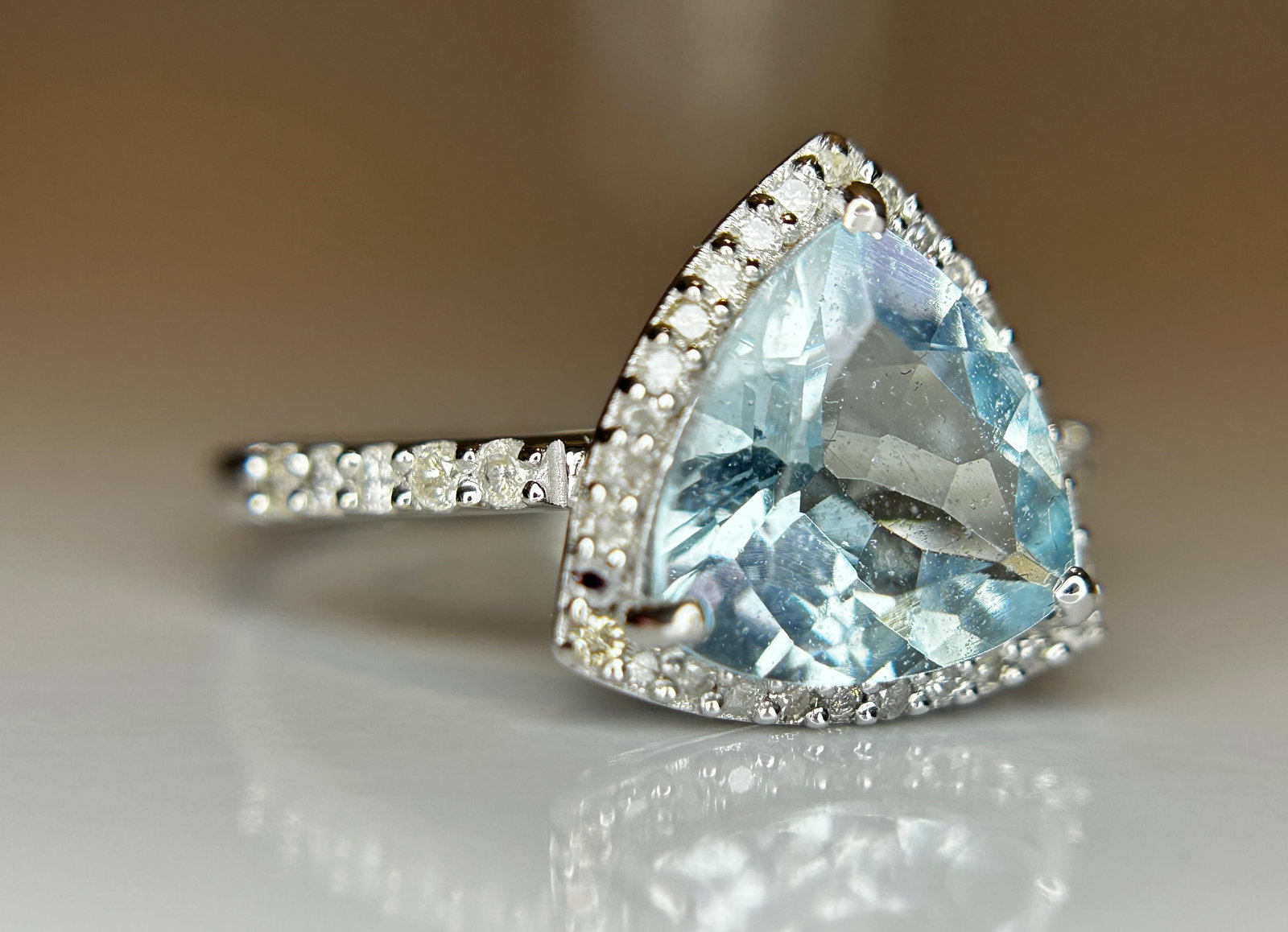 Beautiful 1.86 CT Natural Aquamarine Ring With Natural Diamonds & 18k White Gold - 6