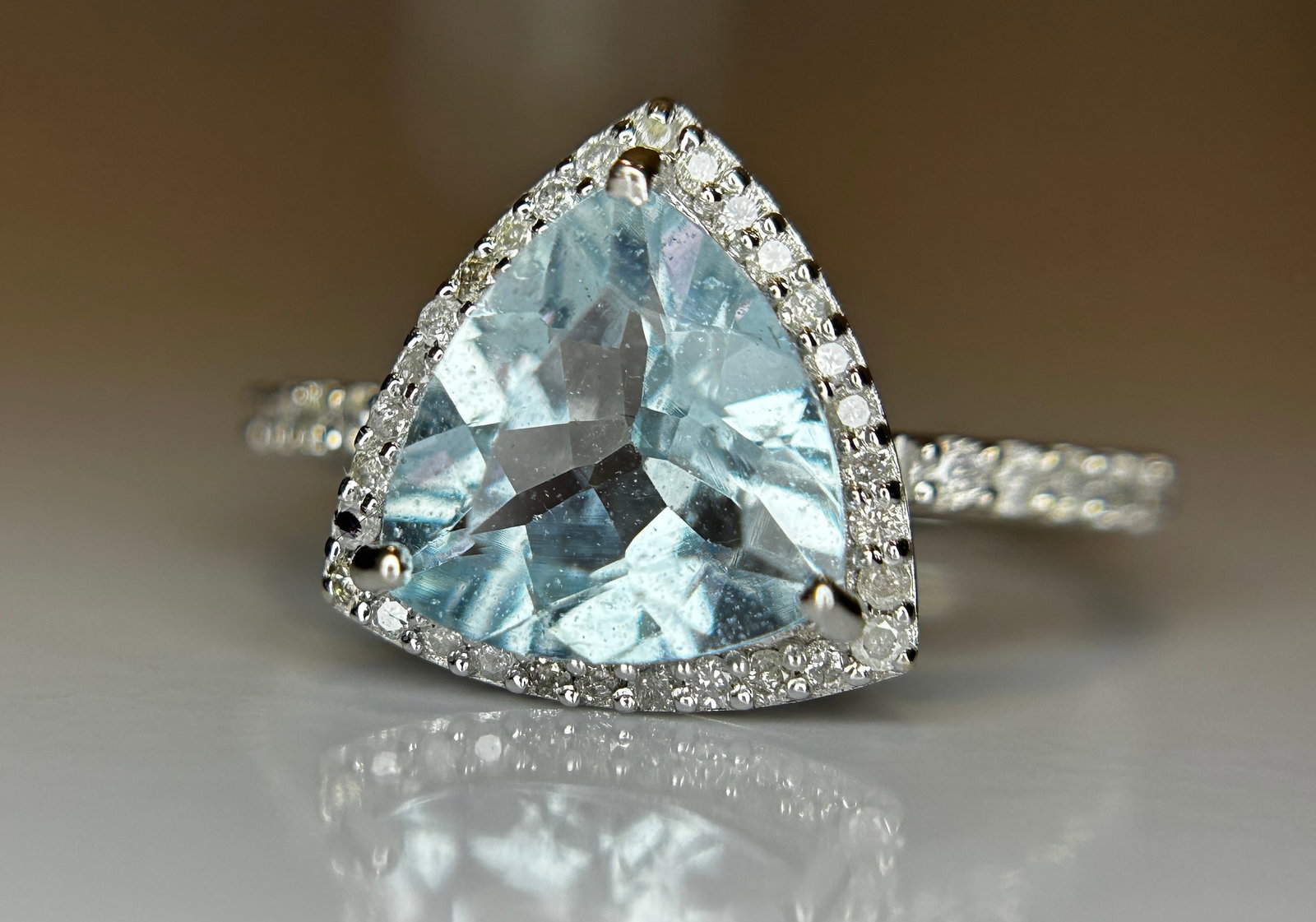 Beautiful 1.86 CT Natural Aquamarine Ring With Natural Diamonds & 18k White Gold - 7