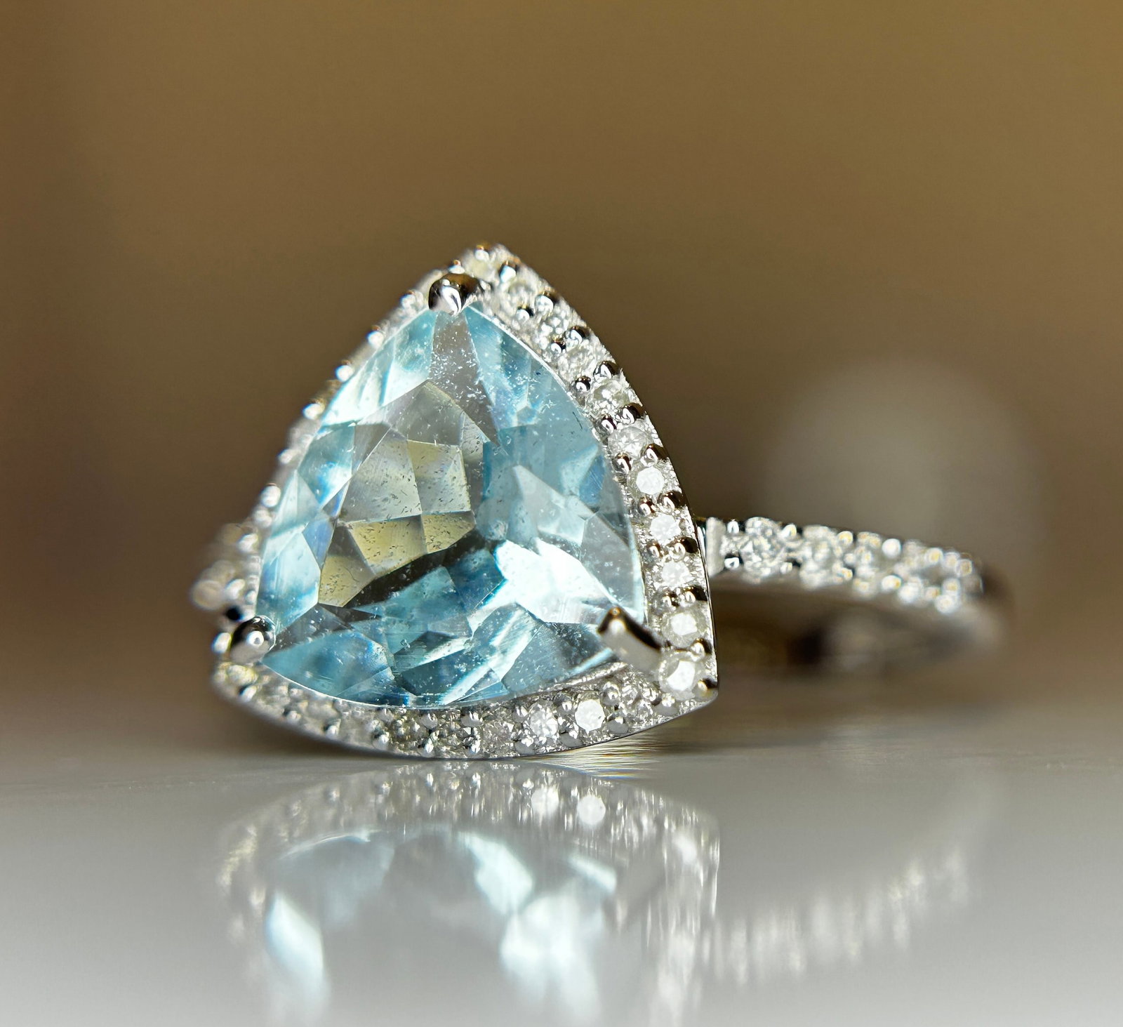 Beautiful 1.86 CT Natural Aquamarine Ring With Natural Diamonds & 18k White Gold - 8