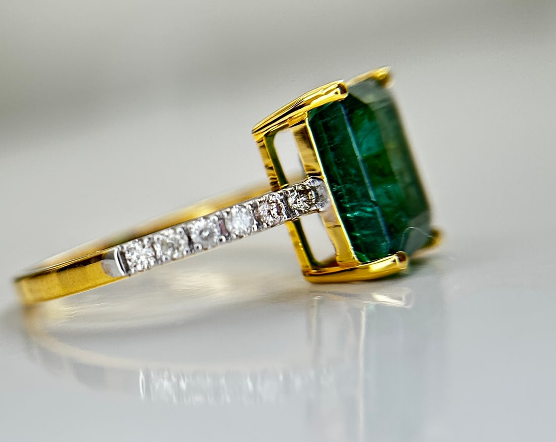 Beautiful Natural Emerald 2.41 CT With Natural Diamonds & 18k Gold - 7