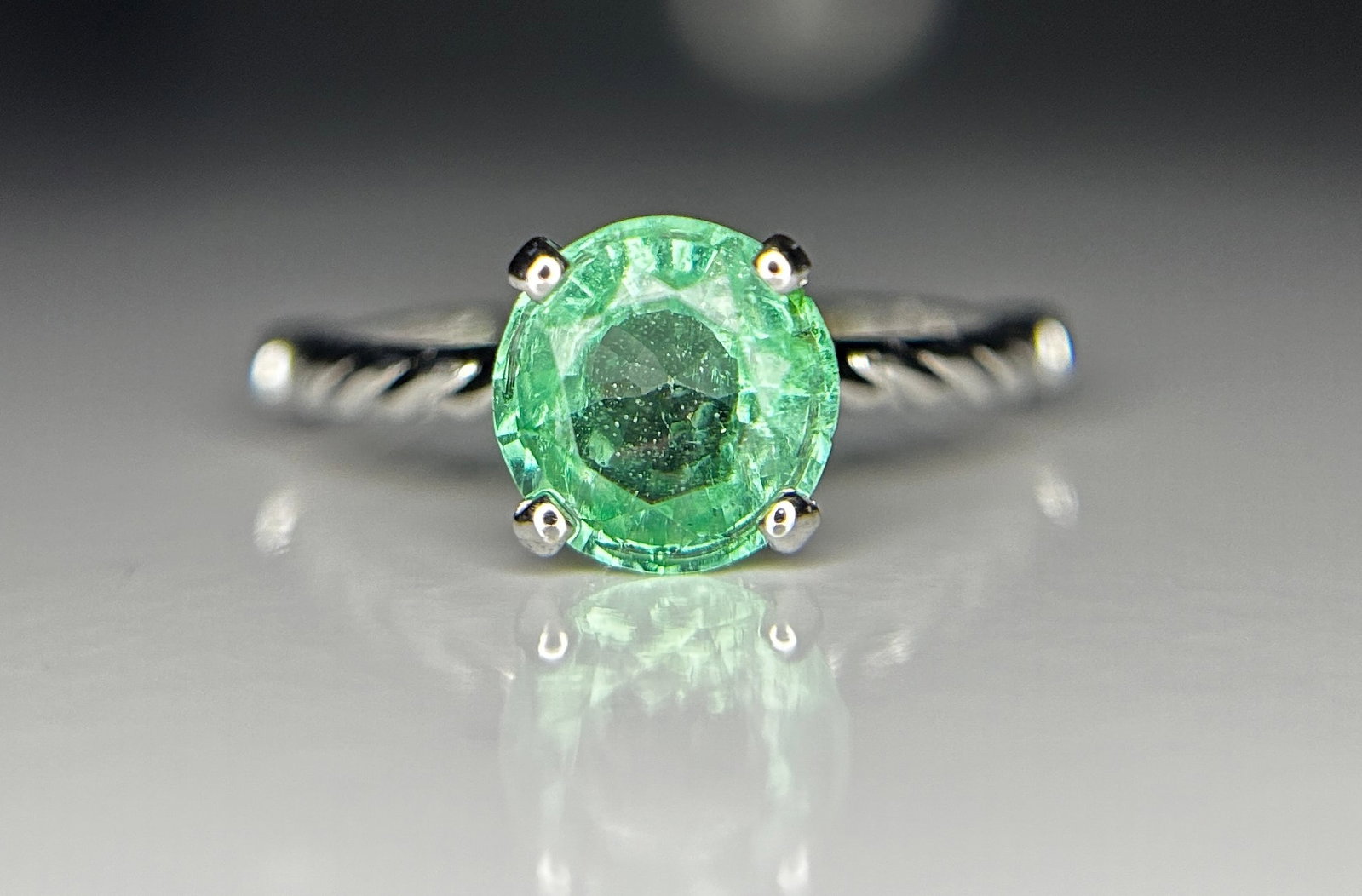 Beautiful 1.35ct Natural Emerald With Natural Diamonds & 18k Gold: Title: Beautiful 1.35ct Natural Emerald With Natural Diamonds & 18k Gold Description: Beautiful 1.35ct Natural Emerald With Natural Diamonds & 18k Gold Description: Total Carat