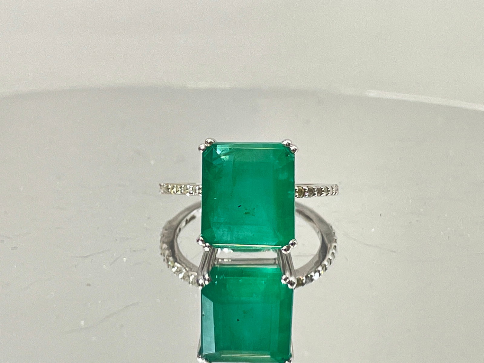 Beautiful 7.19CT Natural Emerald With Natural Diamonds & 18k White Gold - 2