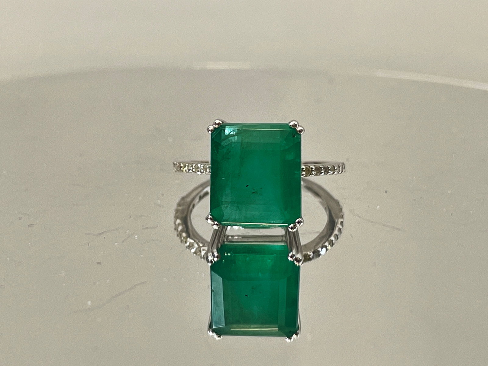 Beautiful 7.19CT Natural Emerald With Natural Diamonds & 18k White Gold - 7