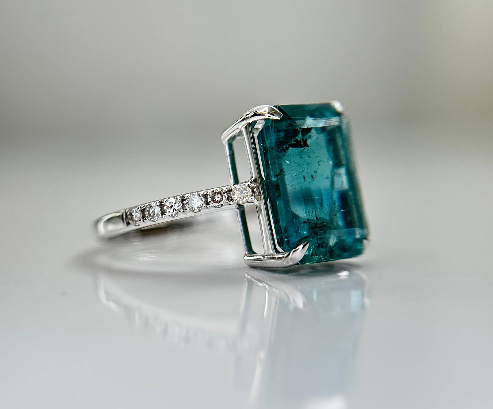 Beautiful Natural Emerald 4.26 CT With Natural Diamonds & 18k Gold - 8