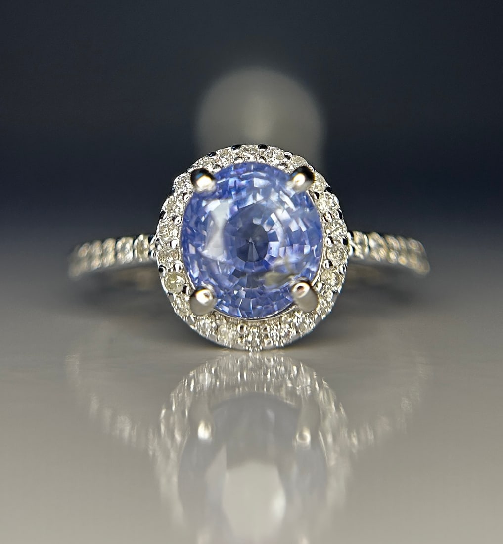 Beautiful 3.10 CT Unheated Ceylon Blue Sapphire With Natural Diamonds & 18k Gold: Title: Beautiful 3.10 CT Unheated Ceylon Blue Sapphire With Natural Diamonds & 18k Gold Description: Beautiful 3.10 CT Unheated Ceylon Blue Sapphire With Natural Diamonds & 18k Gold