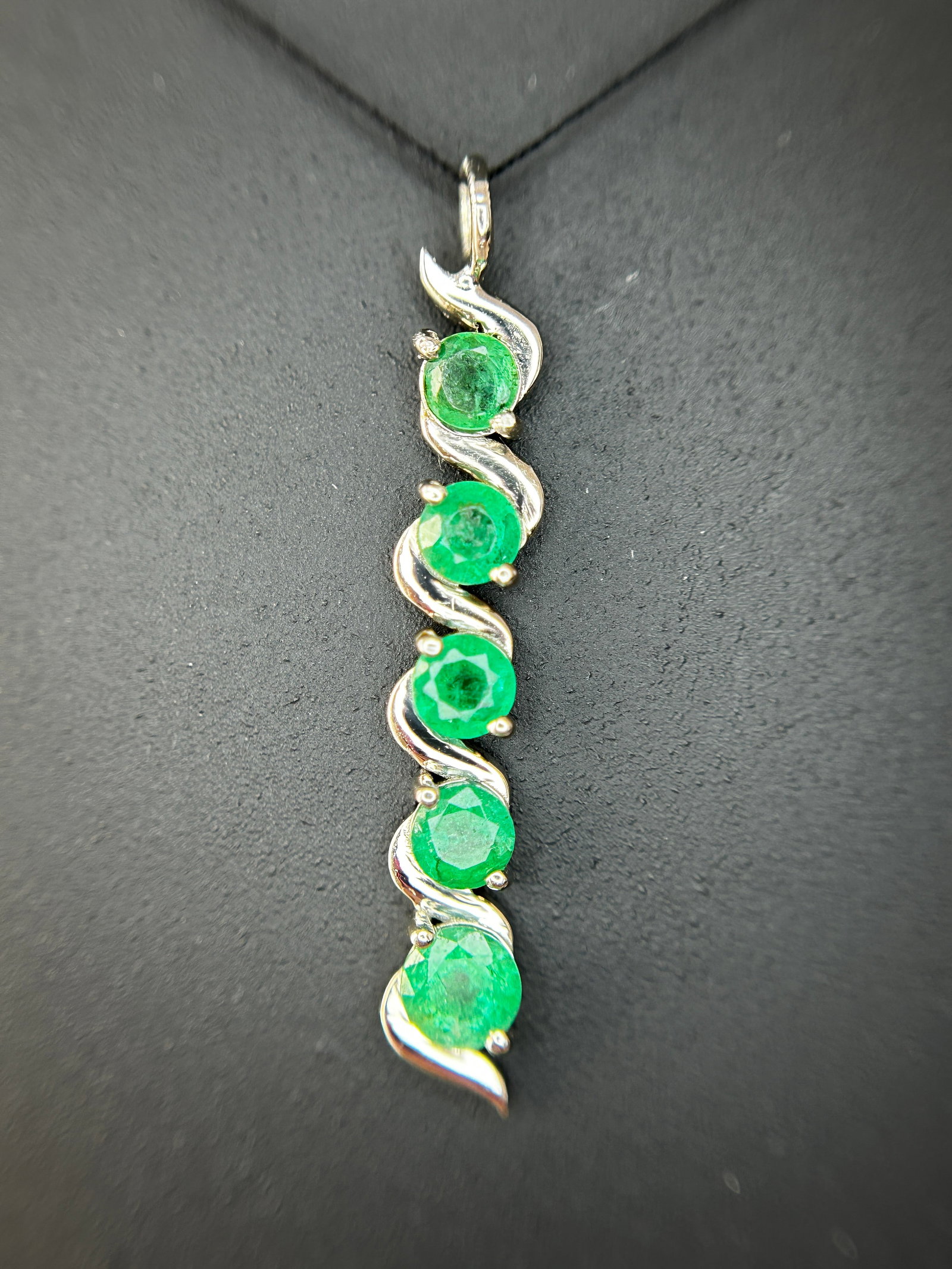 Beautiful 1.17ct Natural Emerald Pendant With Platinum 950: Title: Beautiful 1.17ct Natural Emerald Pendant With Platinum 950 Description: Beautiful 1.17ct Natural Emerald Pendant With Platinum 950 Description: Total Carat Weight - 1.17 Carat Gemstone