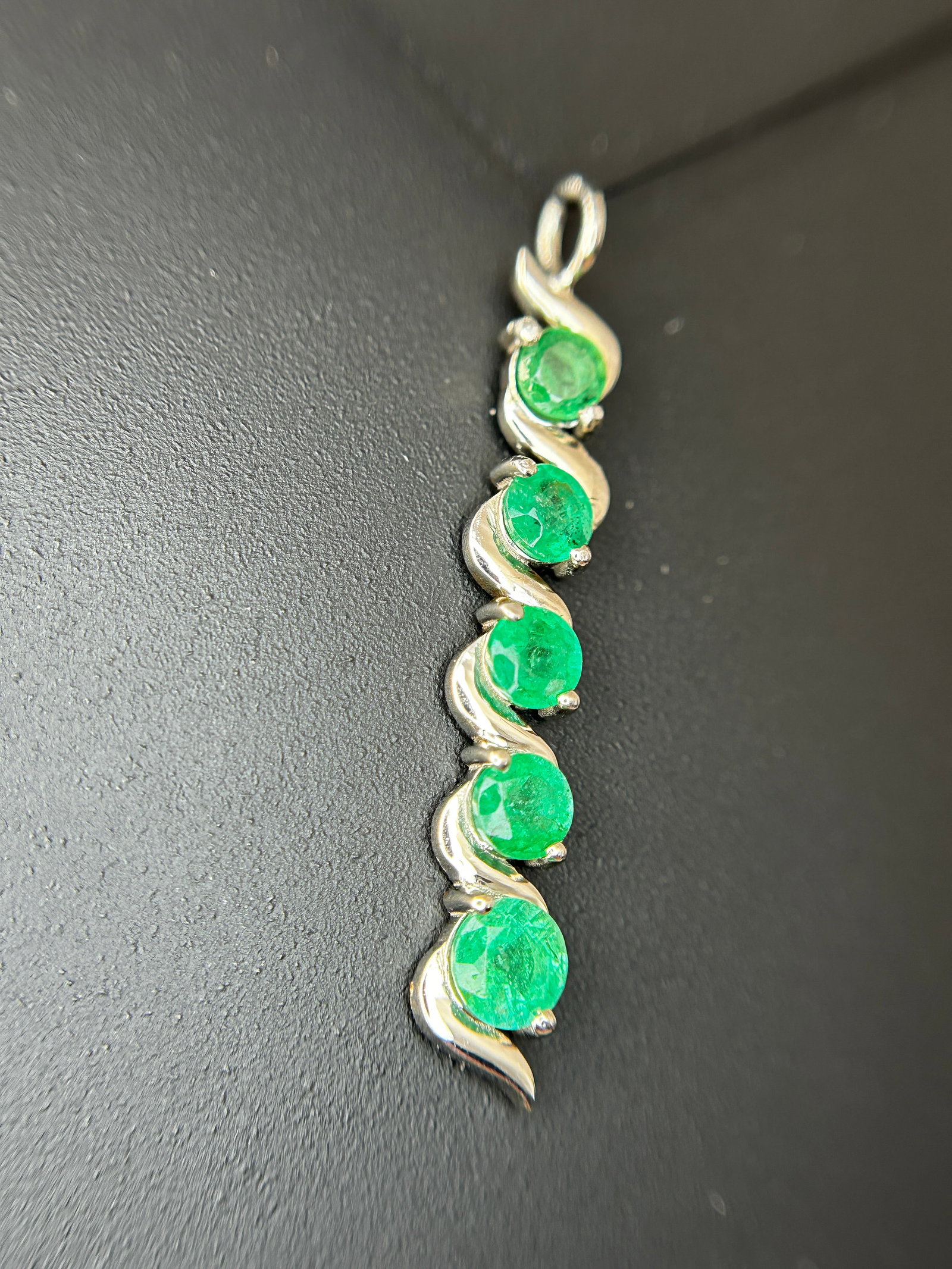 Beautiful 1.17ct Natural Emerald Pendant With Platinum 950 - 4