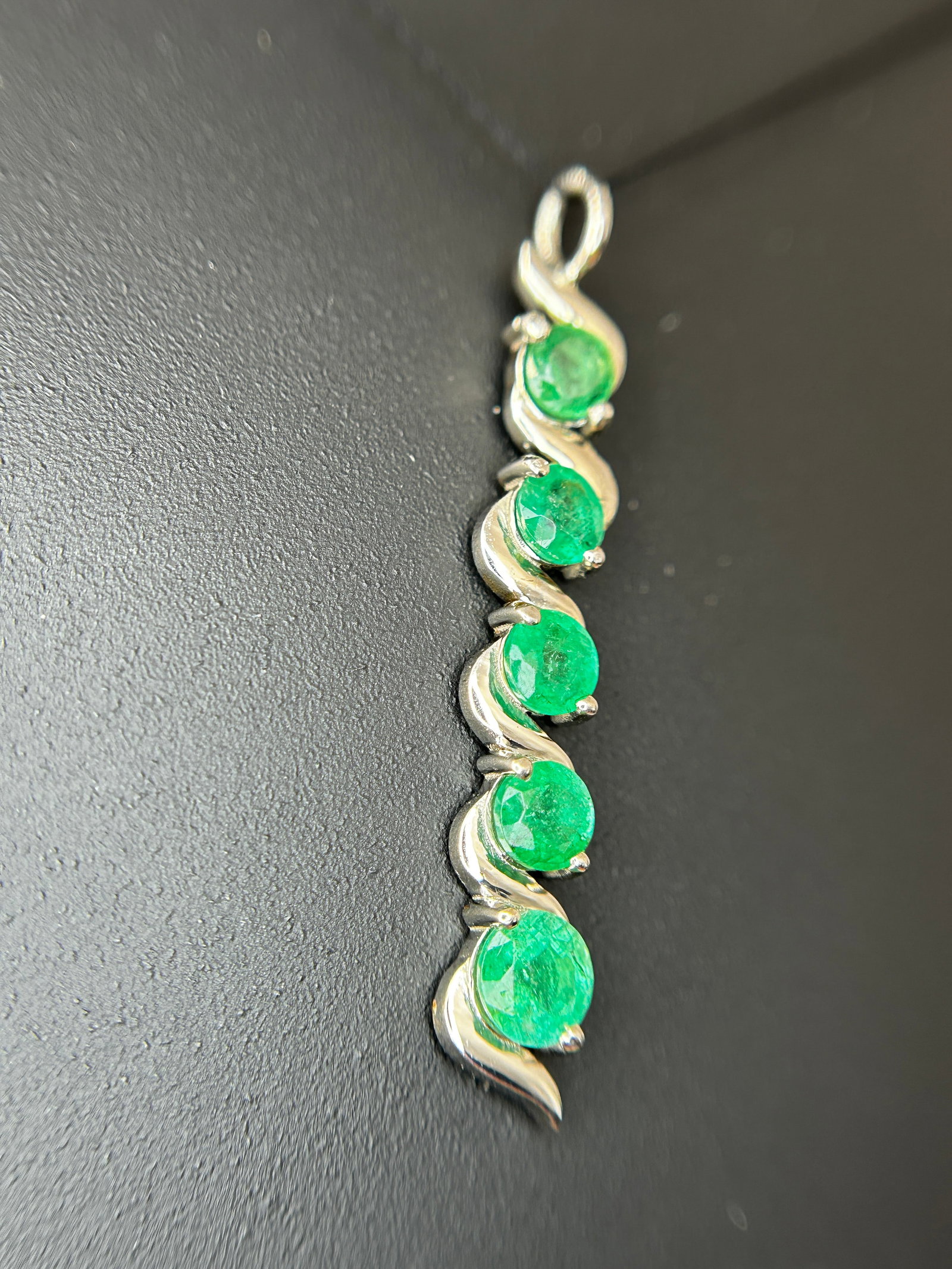 Beautiful 1.17ct Natural Emerald Pendant With Platinum 950 - 5