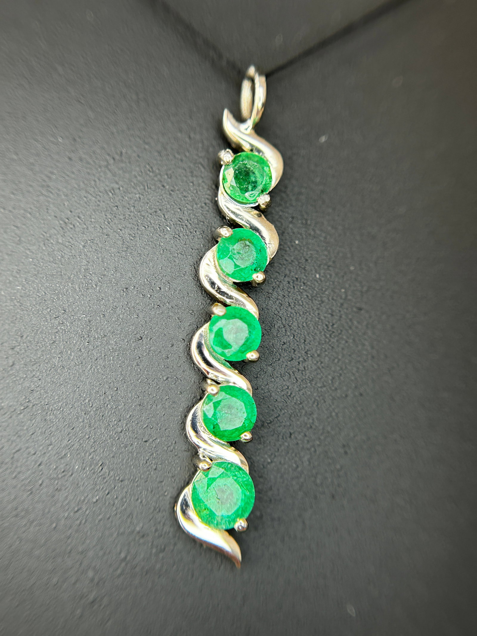 Beautiful 1.17ct Natural Emerald Pendant With Platinum 950 - 6
