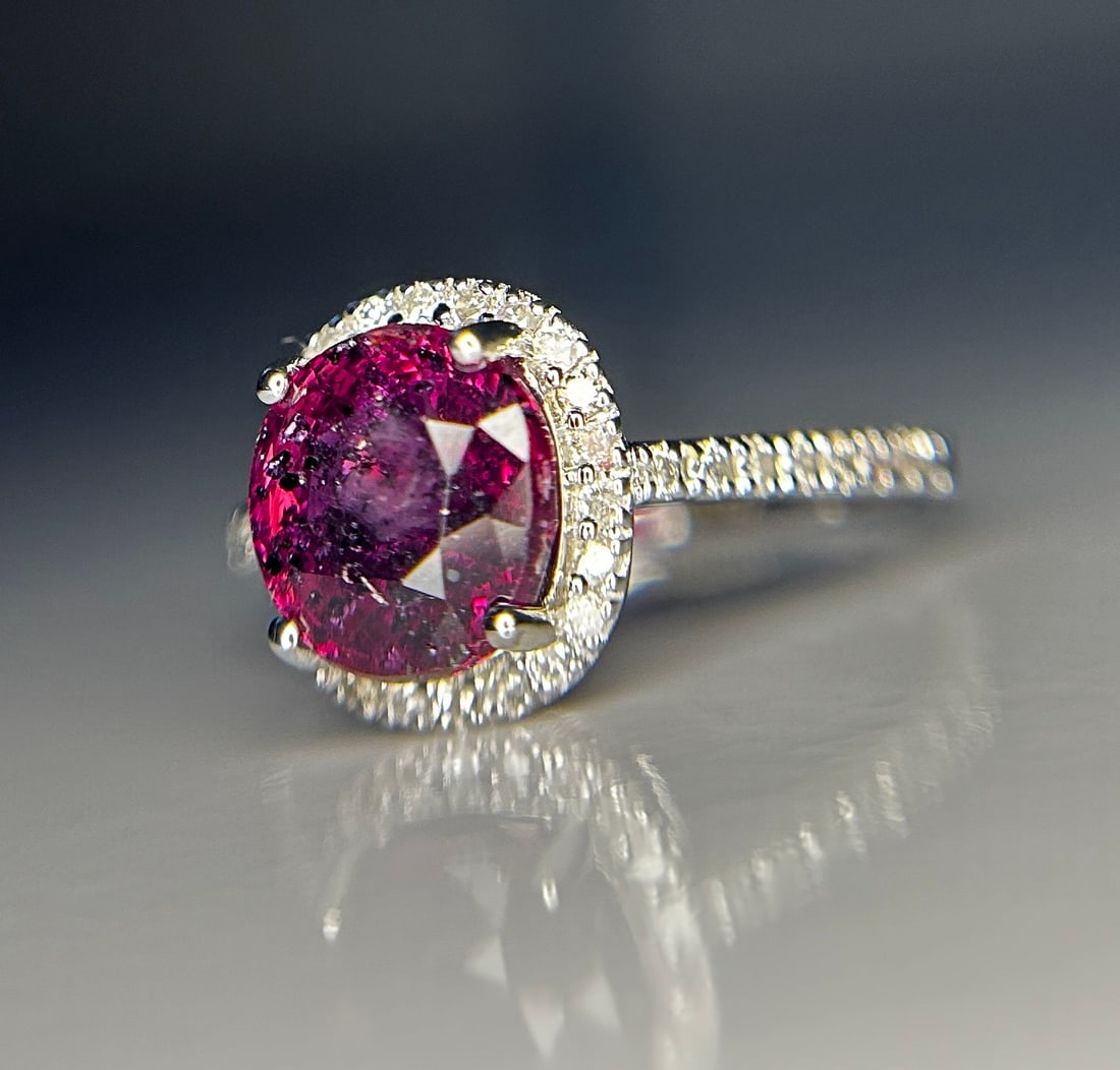 Beautiful 3.09 CT Unheated Old Burma Ruby With Natural Diamonds & 18k Gold: Title: Beautiful 3.09 CT Unheated Old Burma Ruby With Natural Diamonds & 18k Gold Description: Beautiful 3.09 CT Unheated Old Burma Ruby With Natural Diamonds & 18k Gold Description: Total